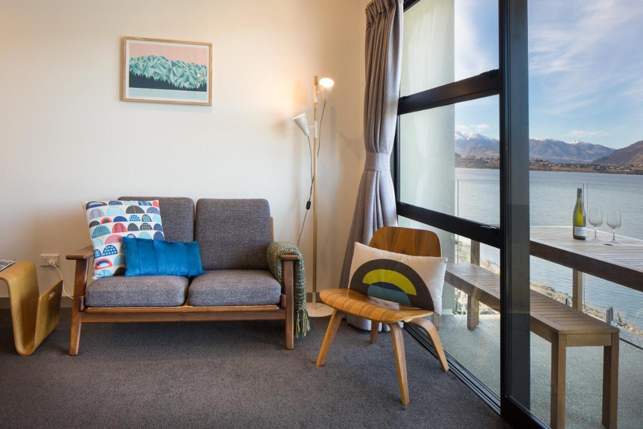 Qs Lakeside Gem Apartment